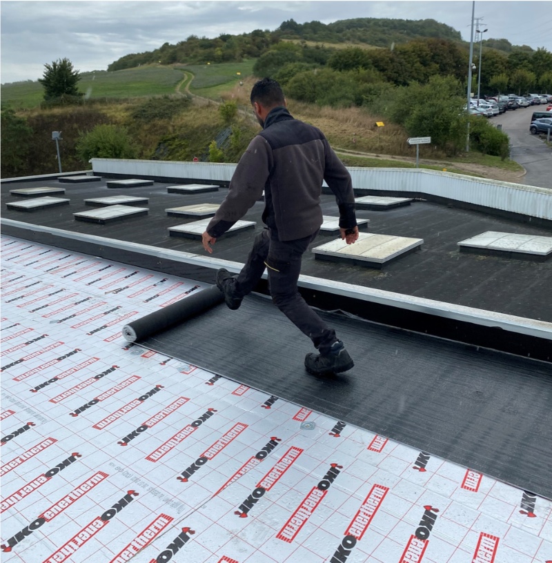 Rénovation énergétique de la toiture-terrasse d’un hypermarché à Mers-Les-Bains (80)